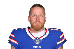 The Giants are bringing WR Cole Beasley back to their practice squad with  expectations to move up as he recovers from a leg injury, per  @mikegarafolo.